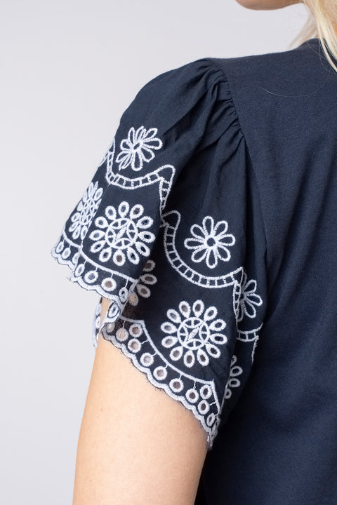 Broderie sleeve tee