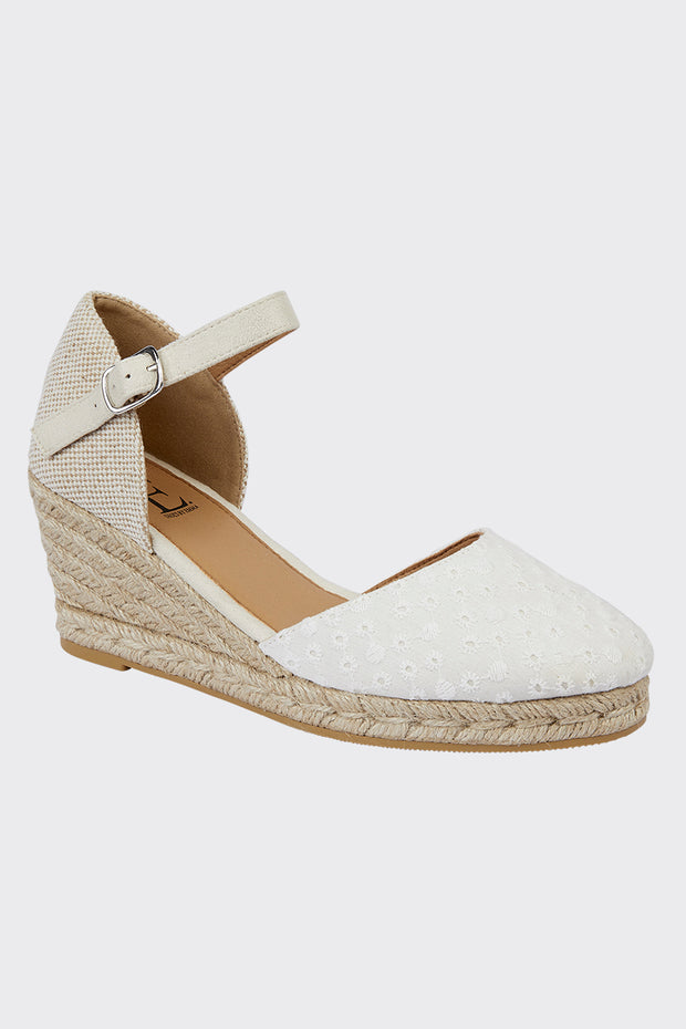 Broderie low wedge