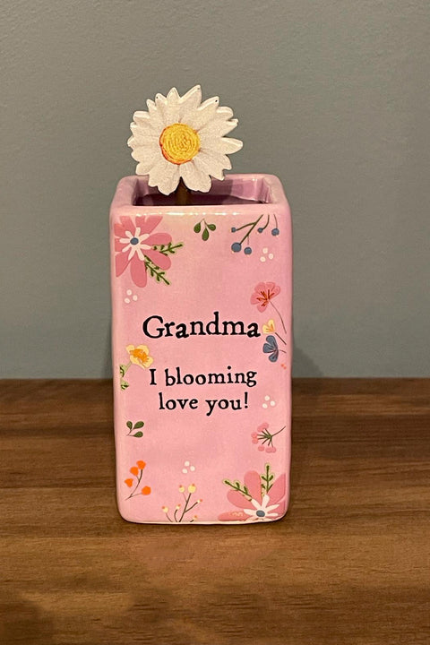Grandma daisy mini vase